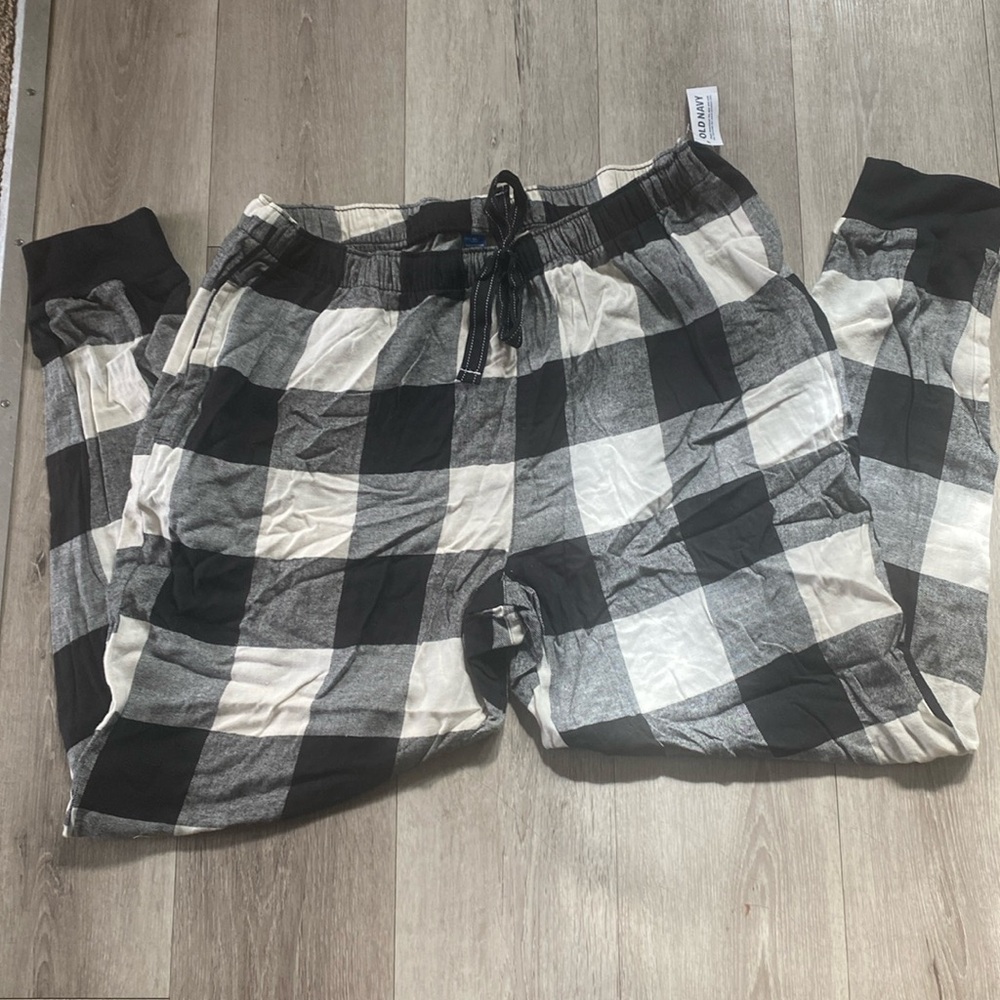 NWT High Waisted Flannel Pajama Joggers for Woman